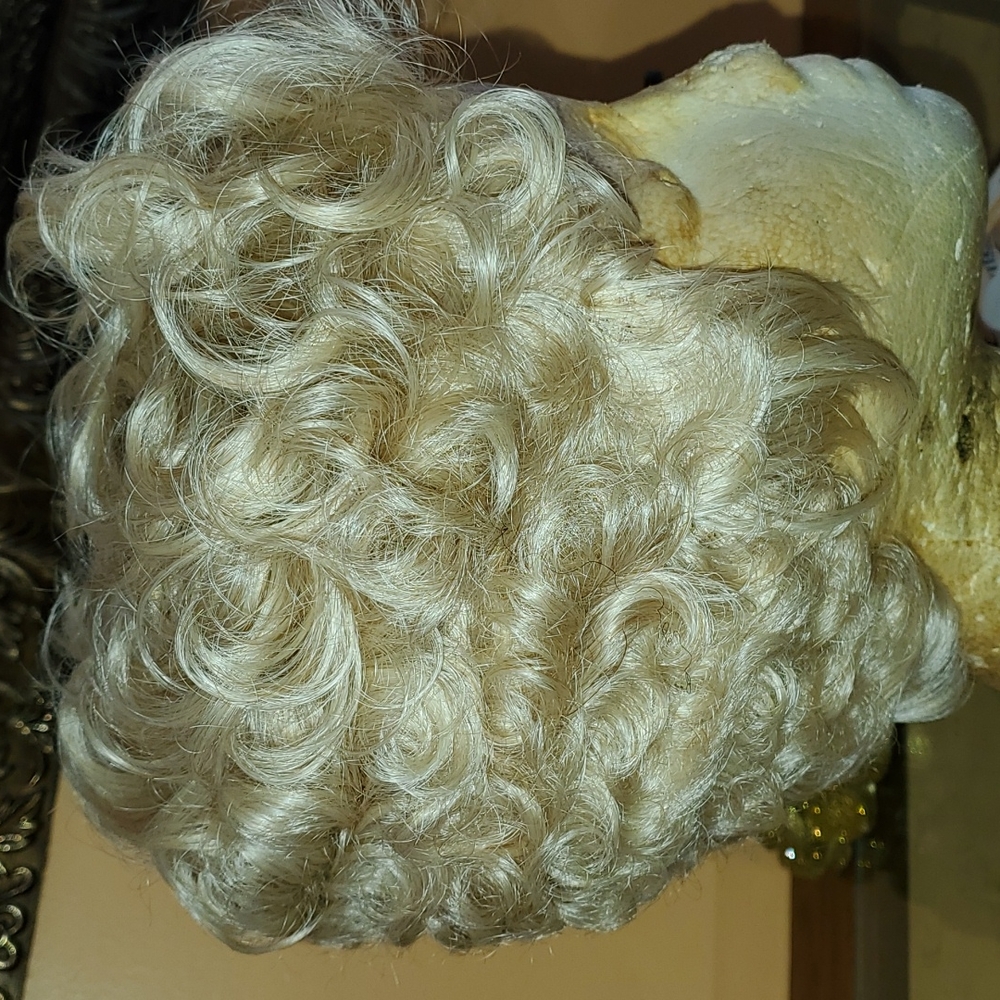 🆕️It's a wig  Platinum blonde - Picture 2 of 9